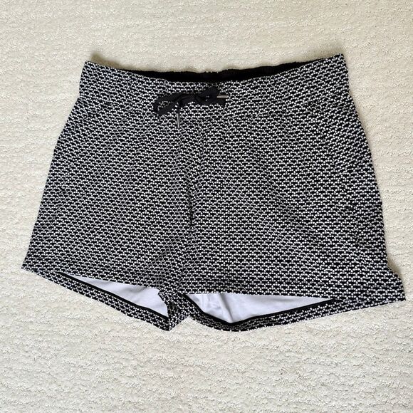 Lululemon Athletica On The Fly Shorts in Monochromatic Black Print - US Women’s - Picture 2 of 14